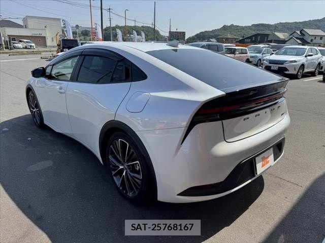 Toyota PRIUS 2023-04 8209583-11