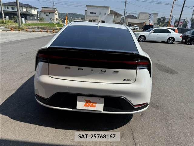 Toyota PRIUS 2023-04 8209583-12