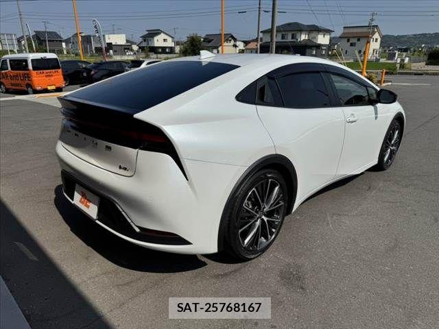 Toyota PRIUS 2023-04 8209583-13