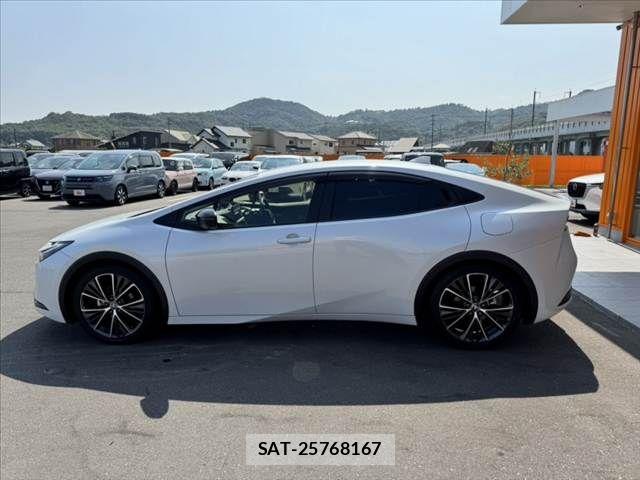 Toyota PRIUS 2023-04 8209583-14