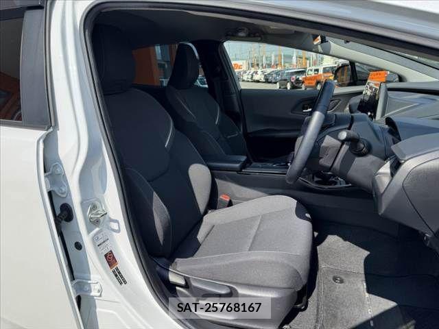 Toyota PRIUS 2023-04 8209583-15