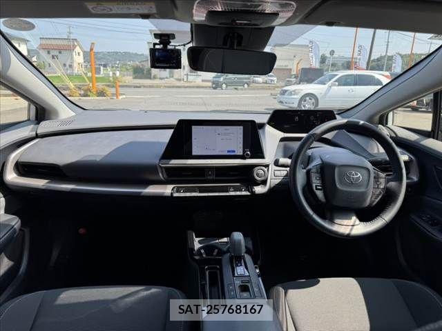 Toyota PRIUS 2023-04 8209583-1