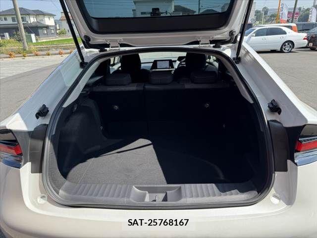 Toyota PRIUS 2023-04 8209583-19