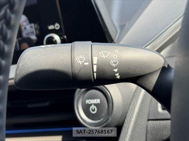 Toyota PRIUS 2023-04 8209583-27