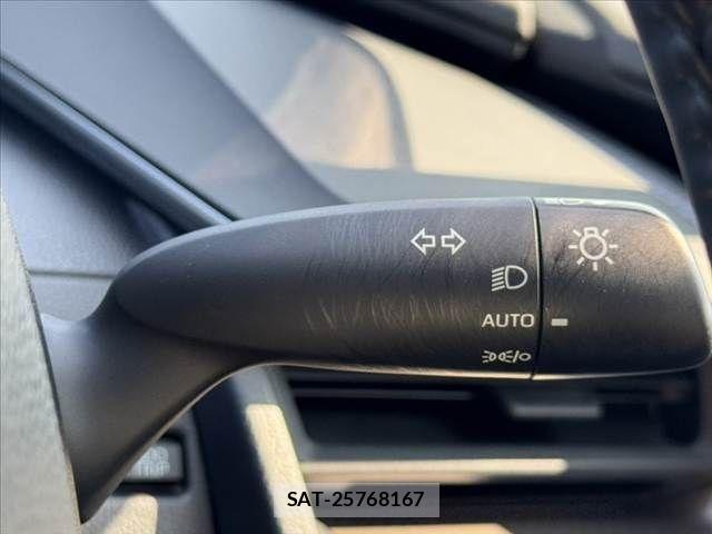 Toyota PRIUS 2023-04 8209583-28