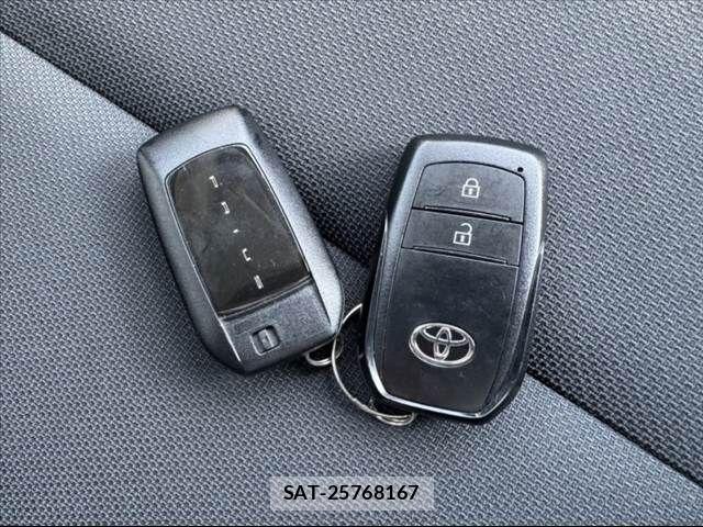 Toyota PRIUS 2023-04 8209583-6