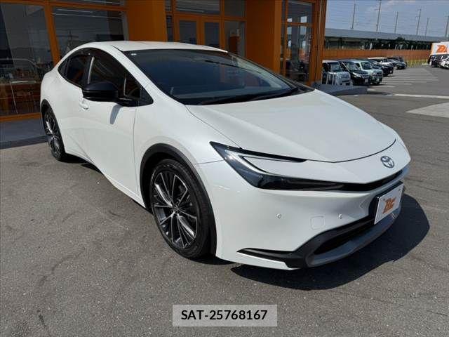 Toyota PRIUS 2023-04 8209583-7