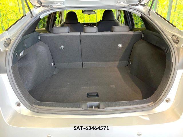 Toyota PRIUS 2017-03 8209628-9