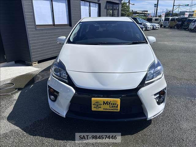 Toyota PRIUS 2015-02 8209636-10