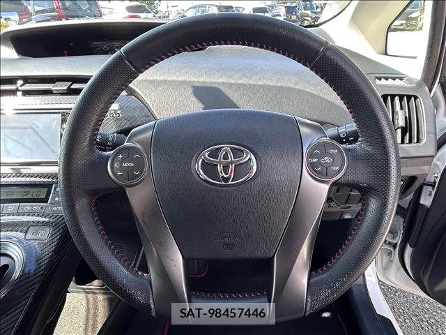 Toyota PRIUS 2015-02 8209636-16