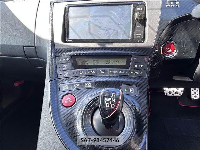 Toyota PRIUS 2015-02 8209636-18