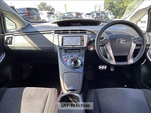 Toyota PRIUS 2015-02 8209636-3