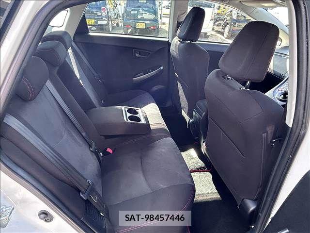 Toyota PRIUS 2015-02 8209636-6