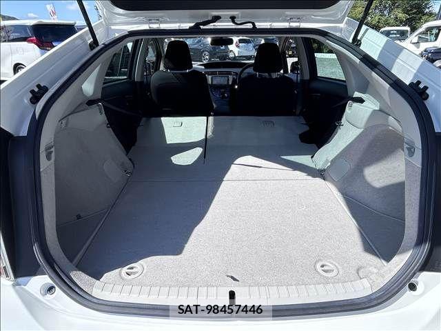 Toyota PRIUS 2015-02 8209636-7