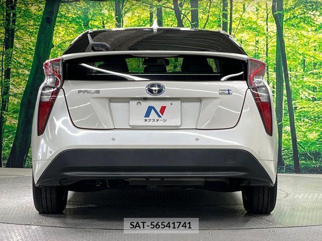Toyota PRIUS 2017-02 8209618-14