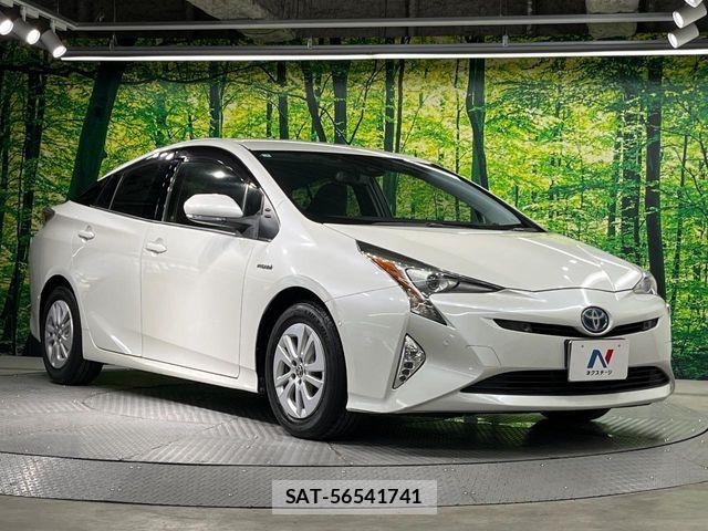 Toyota PRIUS 2017-02 8209618-15