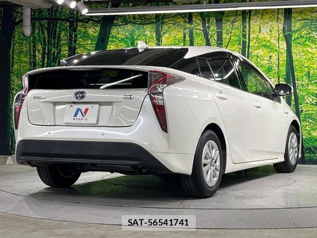 Toyota PRIUS 2017-02 8209618-16