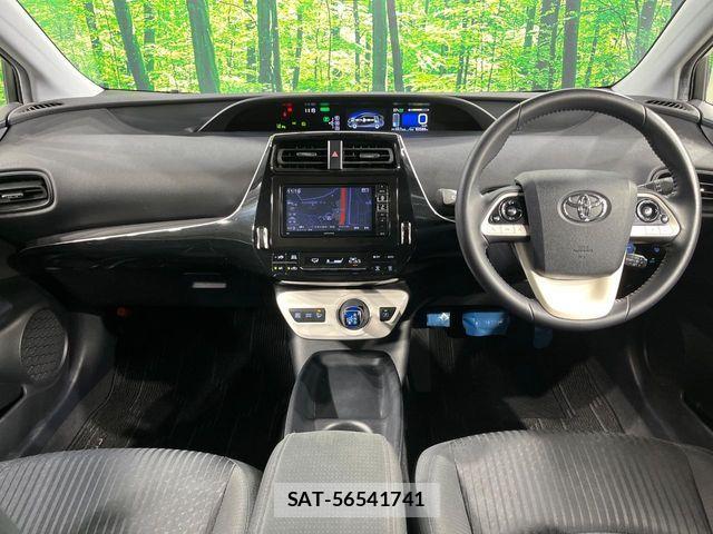 Toyota PRIUS 2017-02 8209618-1