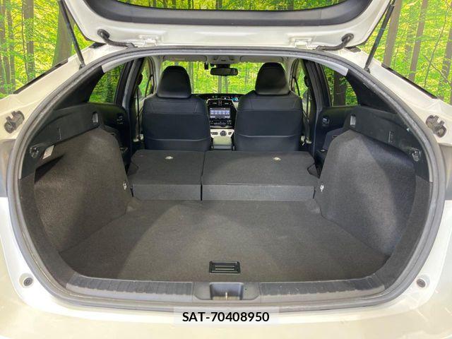 Toyota PRIUS 2017-04 8209615-9