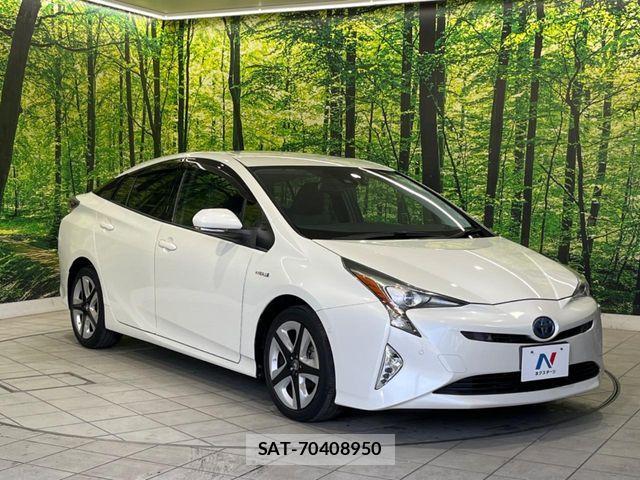 Toyota PRIUS 2017-04 8209615-15
