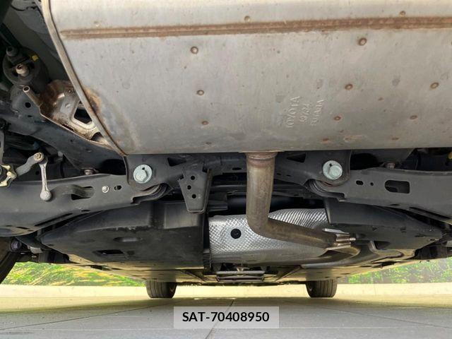 Toyota PRIUS 2017-04 8209615-18