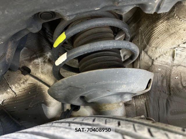 Toyota PRIUS 2017-04 8209615-19