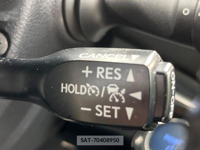 Toyota PRIUS 2017-04 8209615-5