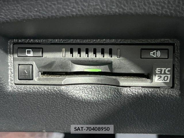 Toyota PRIUS 2017-04 8209615-6