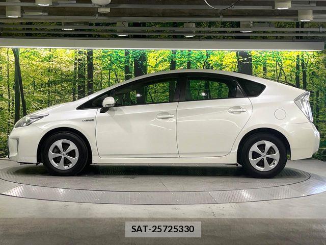 Toyota PRIUS 2012-03 8209647-9