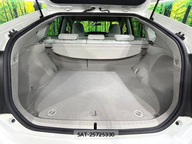Toyota PRIUS 2012-03 8209647-10