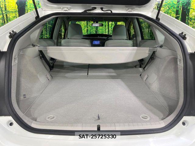 Toyota PRIUS 2012-03 8209647-11