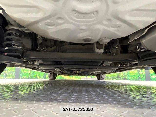 Toyota PRIUS 2012-03 8209647-14