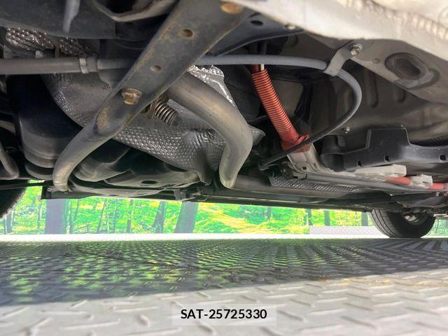 Toyota PRIUS 2012-03 8209647-17