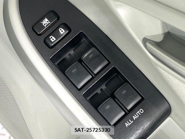 Toyota PRIUS 2012-03 8209647-18