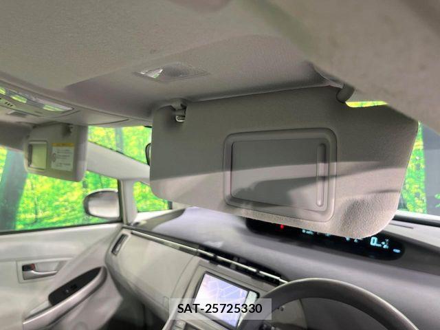 Toyota PRIUS 2012-03 8209647-19