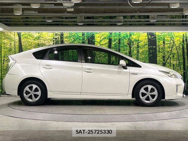Toyota PRIUS 2012-03 8209647-5