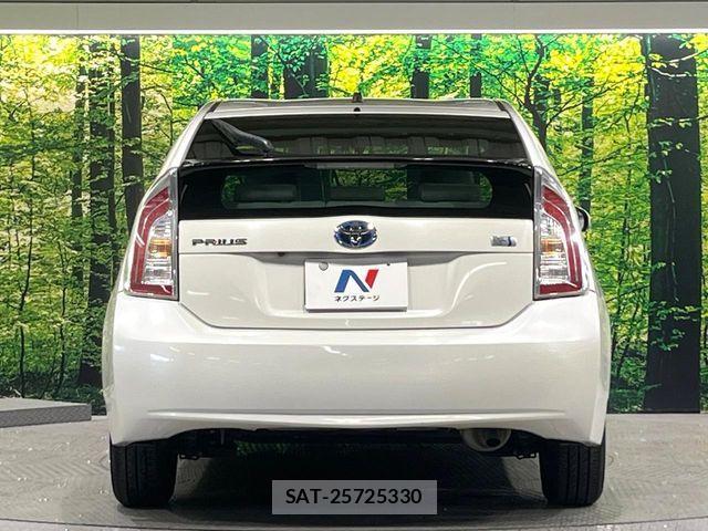 Toyota PRIUS 2012-03 8209647-7