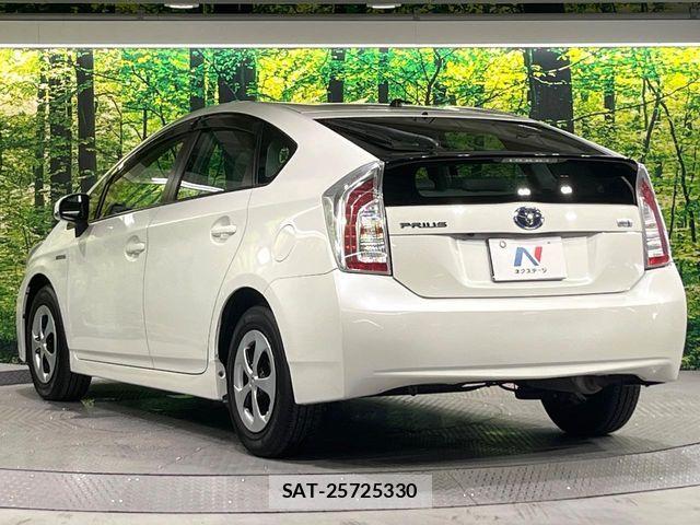 Toyota PRIUS 2012-03 8209647-8