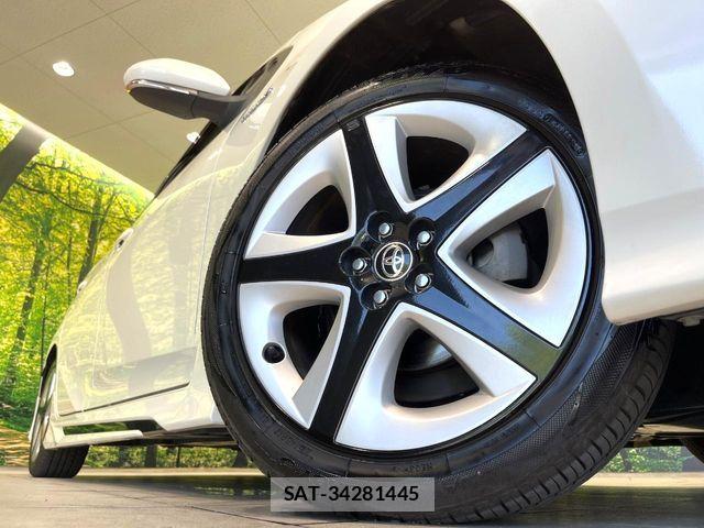 Toyota PRIUS 2018-02 8209619-13