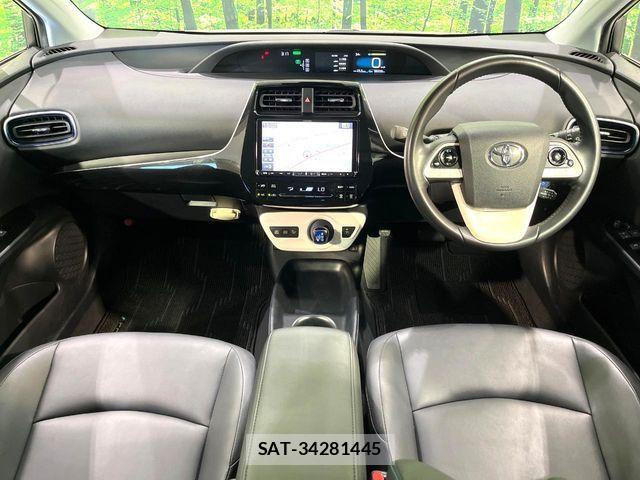 Toyota PRIUS 2018-02 8209619-1