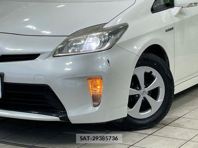 Toyota PRIUS 2012-06 8209642-11