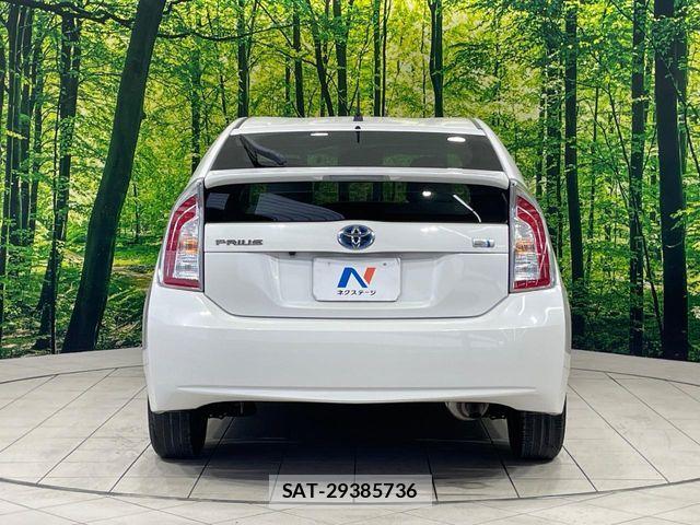 Toyota PRIUS 2012-06 8209642-14