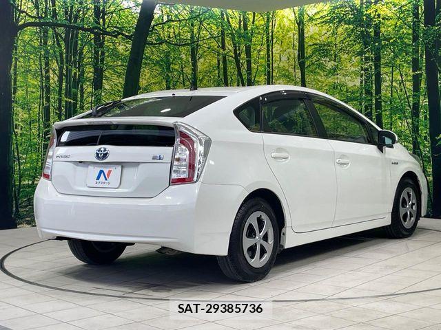 Toyota PRIUS 2012-06 8209642-16