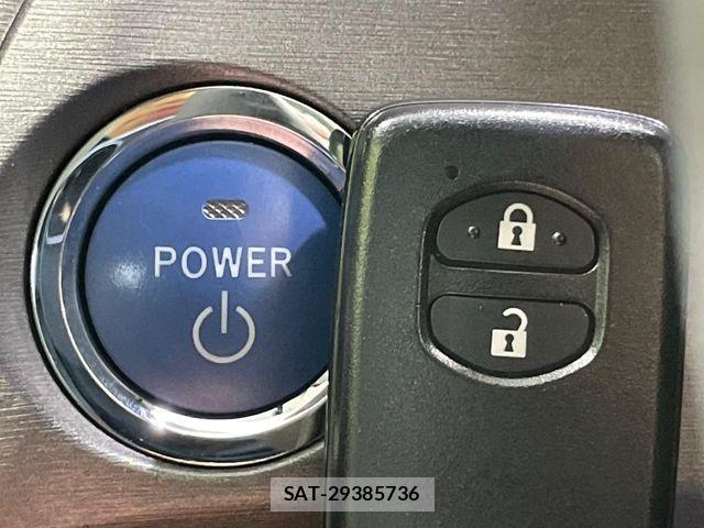 Toyota PRIUS 2012-06 8209642-3