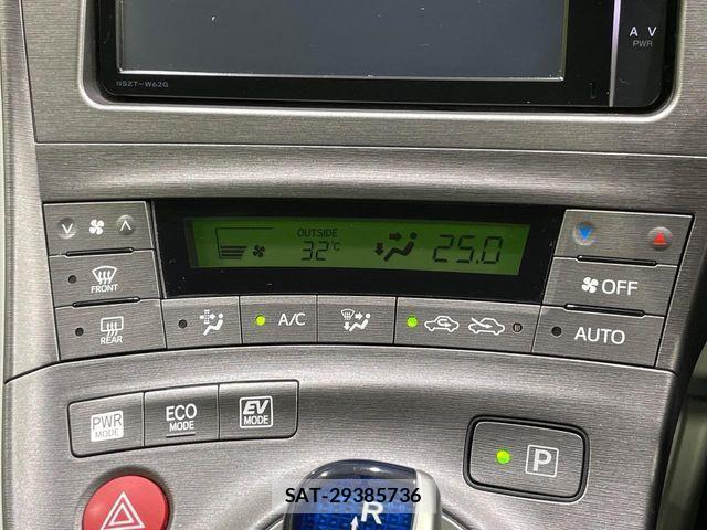 Toyota PRIUS 2012-06 8209642-4