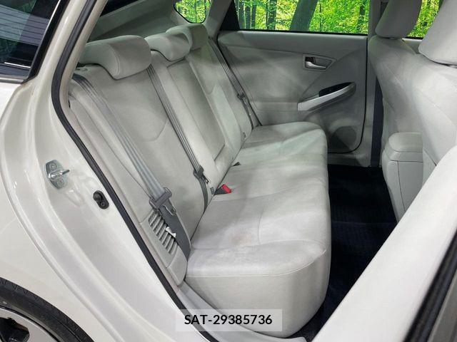 Toyota PRIUS 2012-06 8209642-8
