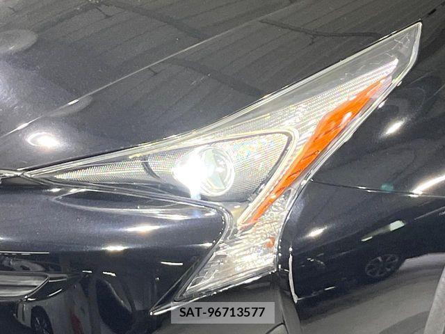 Toyota PRIUS 2018-08 8209602-11