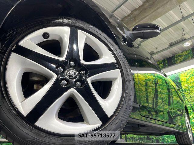 Toyota PRIUS 2018-08 8209602-12
