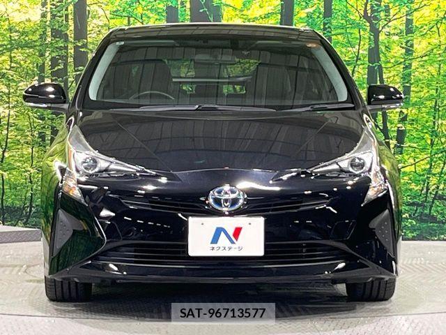 Toyota PRIUS 2018-08 8209602-13