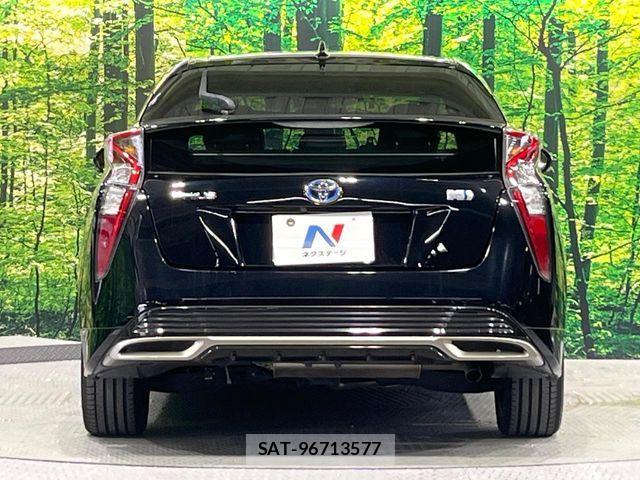Toyota PRIUS 2018-08 8209602-14